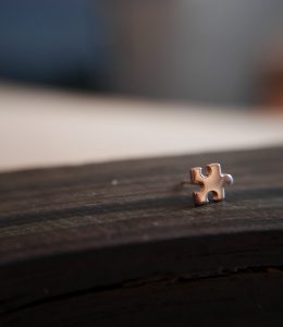 Pièce de puzzle or rose 14k